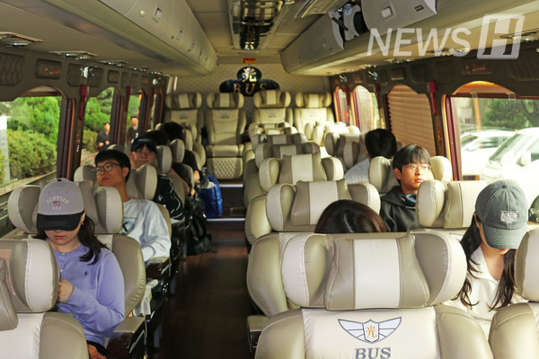 ▲ 在驶向故乡的车厢中，愿大家暂别日常，满载温情归家。