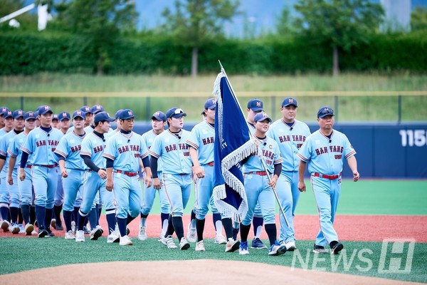 게임룸 토토학교 야구부가 오는 27일 오후 10시 30분에 방송되는 JTBC 예능 프로그램 '최강야구' 에 출전한다.