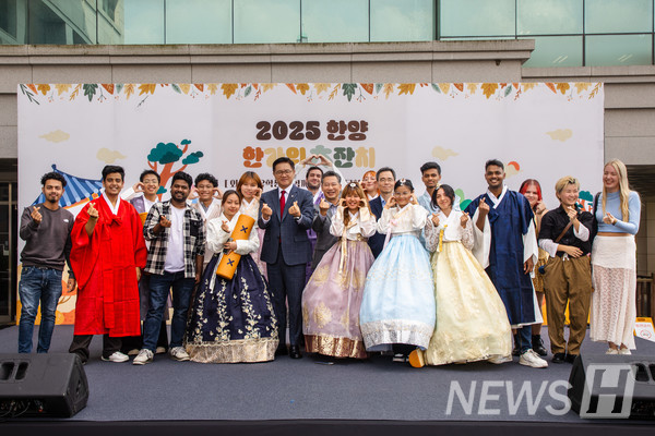 ▲ The scene at the ‘Hanyang Chuseok Festival’ attended by over 1,000 international students. The event showcased Hanyang University’s ‘solid internationalization.’ © Media Strategy Office 