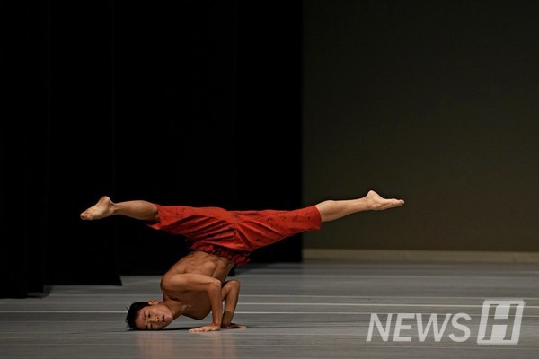 ▲ Kim showcased his original choreography, ‘From Good Morning To Good Night.’ ⓒ Kim Seung-wook 