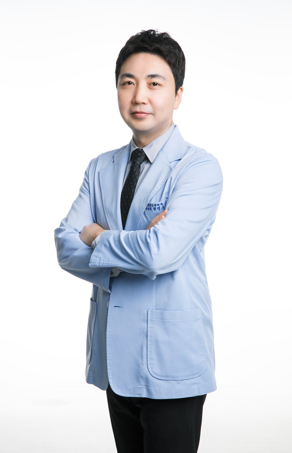 ▲ Modern people are easily worn out by the desire to do everything well. 토토사이트 has jinju shares methods to let go of compulsions and move toward a better life for them. © 토토사이트 has jinju Young-do ▲ 모든 것을 잘하고자 한 마음에 지쳐버린 현대인들. 권 씨는 그들을 위해 강박을 내려놓고 더 나은 삶으로 향하는 방법을 전한다. ⓒ 권영도 동문 