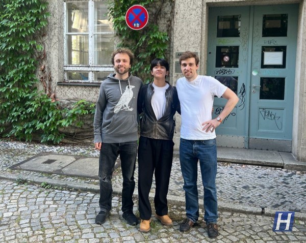 ▲ Kim Yoo-chan (Junior, Department of Mechanical Engineering) with colleagues. Kim noted, “German colleagues might seem blunt at first, but they will reveal a warm and loyal side of them once you get a little closer.” © Kim Yoo-chan 