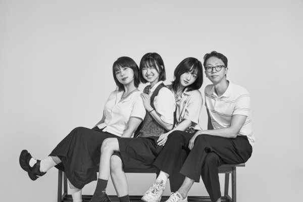 团队Da-All。（从左开始）汉阳大学ERICA校区崔夏妍、首尔大学金裕珍、汉阳大学ERICA校区朴敬敏、首尔大学朴周灿同学。（照片提供：爱茉莉太平洋）