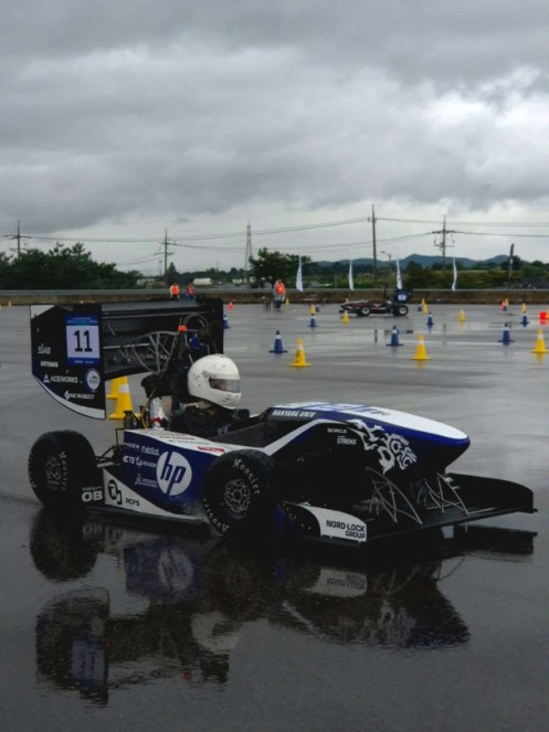 내구레이스 경기 중 사진. 악천후 속에서 다수 차량이 DNF(did not finish) 되었지만, 끝까지 최상위권 기록으로 완주했다. (사진제공: 한양대 ERICA)