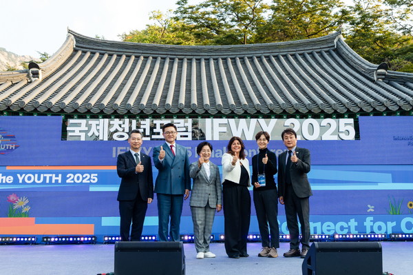 김민수 한양대 부총장, 이기정 한양대 총장, 김미경 은평구청장, 막달레나 세풀베다 UNRISD 소장, 김은정 한양대 글로벌사회혁신팀장, 안형준 MBC 대표이사 (사진자료=한양대 제공)