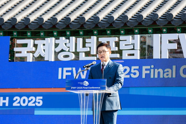 President Lee Ki-jeong delivering closing address. (Photo courtesy of Hanyang University)
