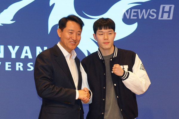 ▲ 특강을 마친 후, 오세훈 시장은 학생들과 기념사진 촬영 시간을 가졌다.