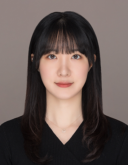 Kim Hyo-jeong(Interdisciplinary Industrial Studies, Management Engineering, Senior) is a professional currently working at the National 가상 스포츠토토 Service for the eighth year, who passed the 가상 스포츠토토 Accountant exam in a short period while balancing her job, academic studies, and exam preparation. © Photo courtesy of Kim Hyo-jeong