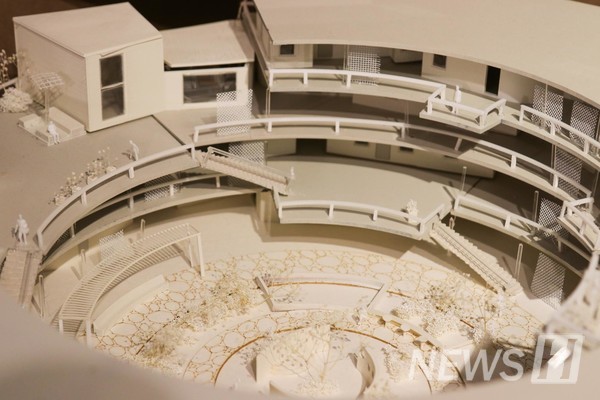 ▲ 作品名“360 TOWN HOUSING”。设计了一座将传统中庭结构重新诠释为符合现代生活的联排住宅。