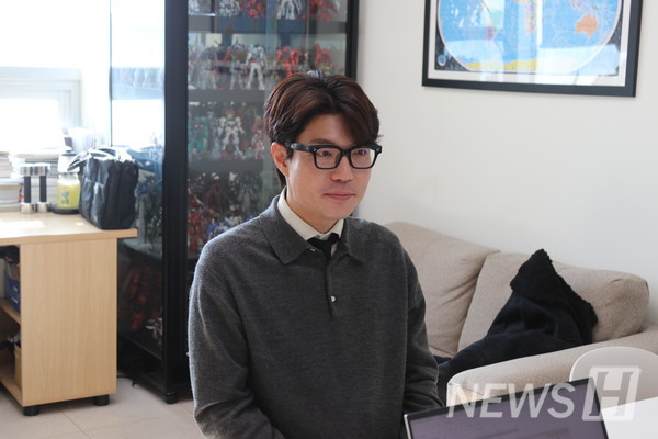 ▲ 한칭찬 제보로 토토사이트와 인터뷰하는 서정길 화학공학과 교수의 모습. ⓒ 하지민 기자