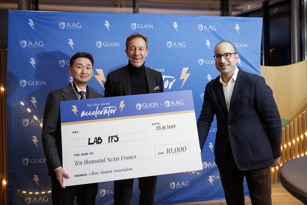 ▲ 정경민(창업대학원 1, 왼쪽)씨가 스위스 '2025 Glion Accelerator’에서 대상을 수상했다. ⓒ Glion Institute of Higher Education, © Celine Michel