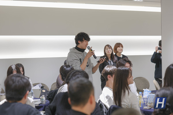 ▲ 参与者向获奖团队提问。发表结束后的问答环节中，现场展开了犀利而深入的提问与回应。ⓒ ERICA 对外合作团队