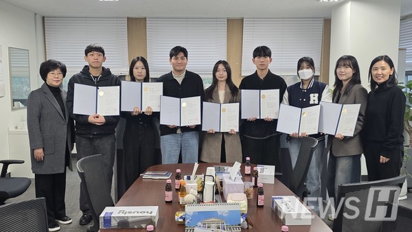 ▲The winners of the 토토사이트추천 Training Semester Essay Contest are taking a commemorative photo. ⓒ Co-op Team 