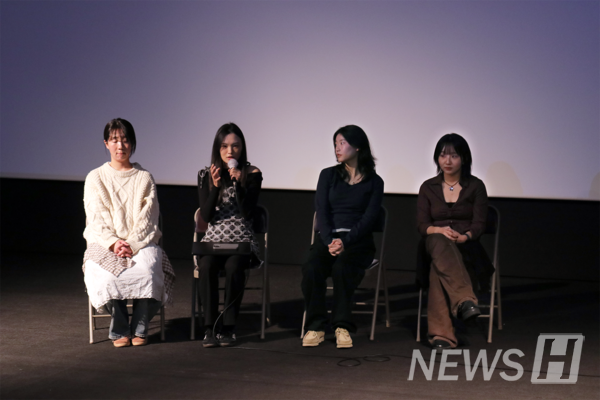 ▲ A director passionately answers the question. 