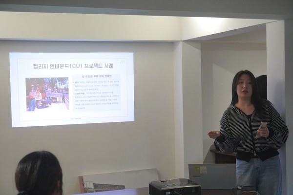 ▲ 崔正恩同学正在介绍文章。