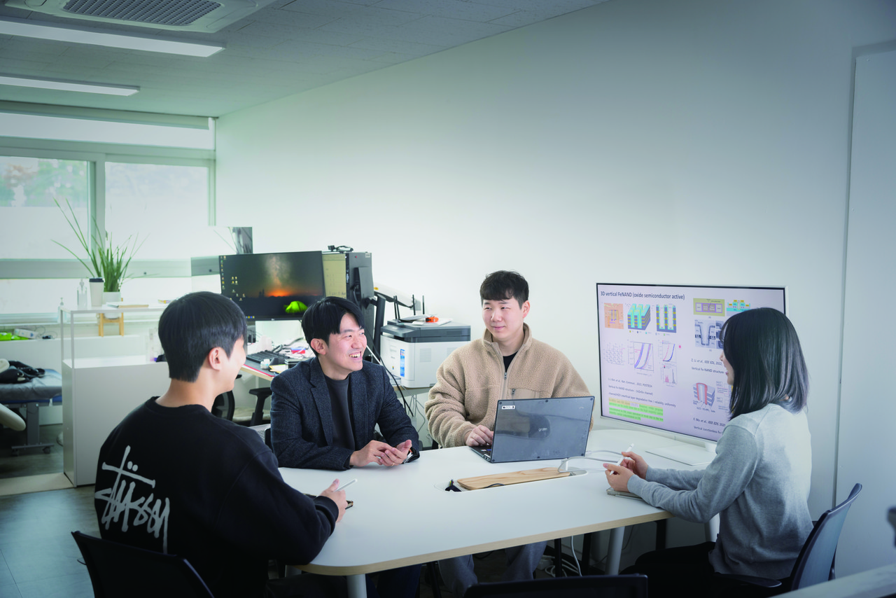 더 나은 세상을 만드는 데 일조하는 것이 공학자라고 말하는 김형진 랜드토토는 평소 학생들에게 연구가 유용하게 쓰일 수 있도록 늘 상용화 가능성을 염두에 두라고 조언한다.