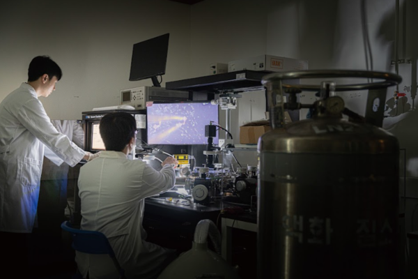 미래해외 토토사이트 운영공학전공은 융합 역량을 갖추고, 졸업 후 현장에 바로 투입될 수 있는 실무형 인재를 양성하고자 한다. 사진은 해외 토토사이트 운영 공정에 대한 실험·실습 모습. 