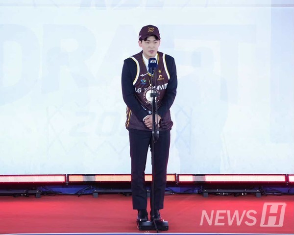 ▲ 토토사이트 러쉬 Seon-woo(Major in Sports Management, senior) sharing his thoughts after being selected by the Changwon LG Sakers. © Student 토토사이트 러쉬 Seon-woo 