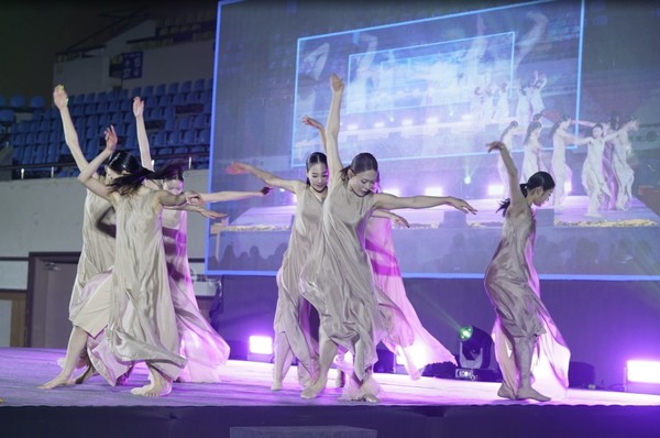 ▲ On December 26, a performance was prepared for participants at the '2025 Hanyang International Winter School Entrance Ceremony' held at the Olympic Gymnasium on the Seoul Campus.  