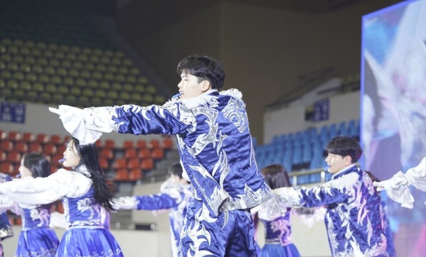 去年12月26日，在首尔校区奥林匹克体育馆举行的“2025 汉阳国际冬季学校入学式”上，为参与者准备了演出。