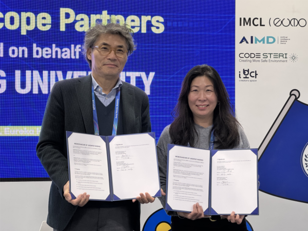 (좌측부터) 한양대 류창완 창업지원단장, Kaleidoscope Partners Julie Goldthwait Co-founder and partner (사진제공=한양대)