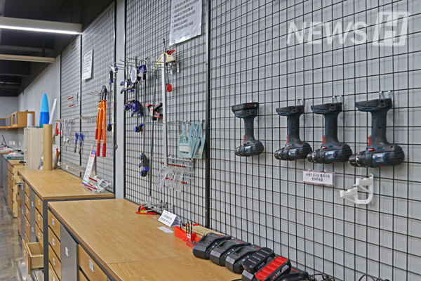 ▲ Various types of tools are organized in the workshop area. Any Hanyang University member can use them within the 먹튀검증사이트 토토사이트. 