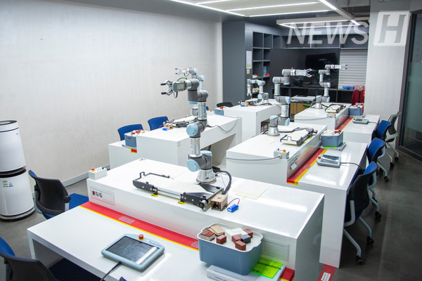 ▲ The view of the 'Cobot Center,' located in the basement of Engineering Building II. © Reporter Jung Joo-hyun