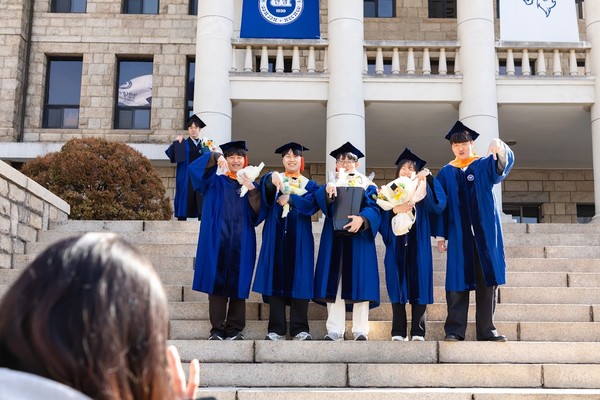 [포토뉴스] 2025학년도 전기 학위수여식, 새로운 도약을 향한 힘찬 발걸음